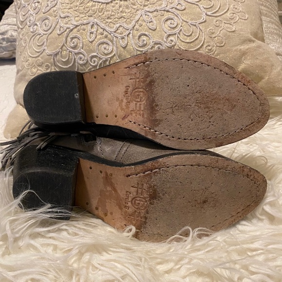 G Circle Boots - Picture 2 of 4